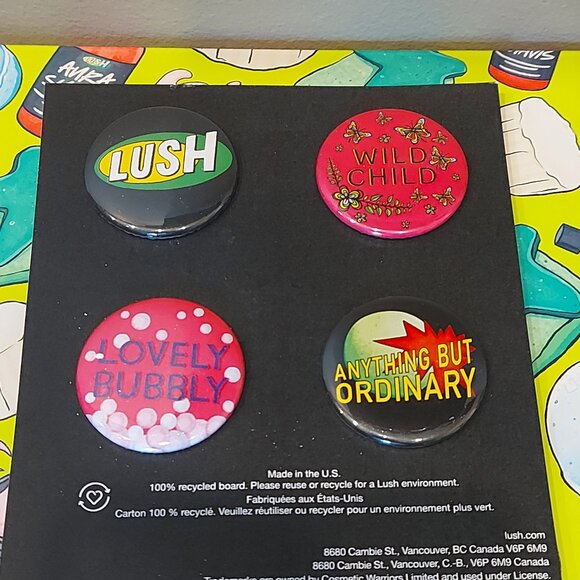 Lush Gift Box With Buttons - Picture 2 of 4